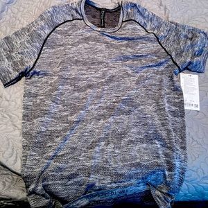 Lululemon men’s metal vent tech silverscreen